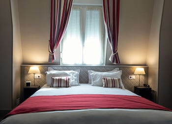 Superior Room, 1 King Bed, Non Smoking (Larger Room)