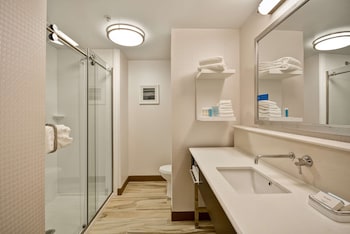 Room, 1 King Bed, Accessible (Hearing)