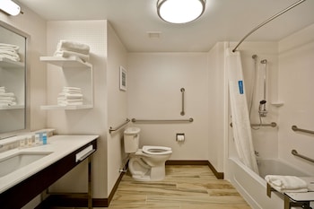 Room, 2 Queen Beds, Accessible, Bathtub