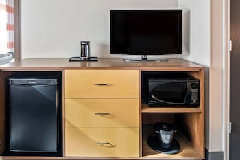 Room, 1 King Bed, Non Smoking (North Building)