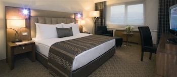 Executive Room, 1 King Bed, Partial Sea View