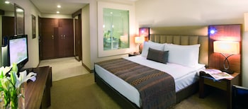 Superior Room, 1 King Bed, Partial Sea View