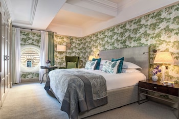 Suite (Bowes-Lyon)