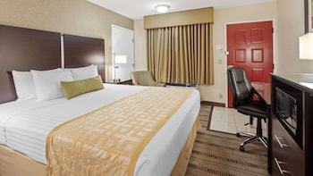 Standard Room, 1 King Bed, Non Smoking, Refrigerator