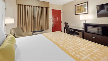 Standard Room, 1 King Bed, Accessible, Refrigerator