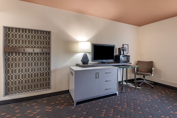 Standard Room, 1 King Bed, Roll-in Shower (Communications Accessible)