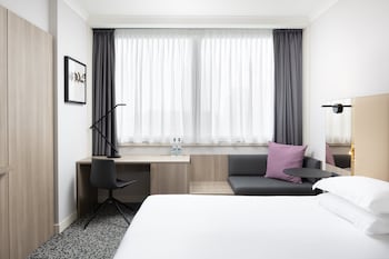 Standard Room, 1 King Bed (Worklife)