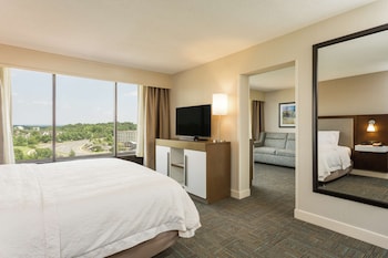 Suite (Roll-In Shower)