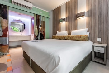 Twin Lake Facing Room with Shower