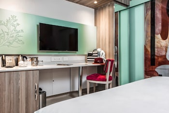 Twin Lake Facing Room with Shower