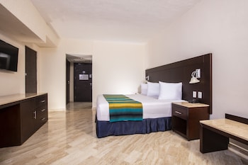 Standard Room, 1 King Bed, Ocean View
