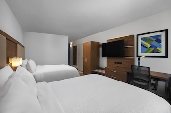 Standard Room, 2 Queen Beds, Ground Floor