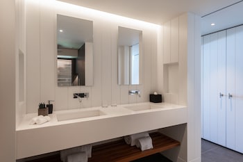 Deluxe Room, Balcony (Ocean, Grand)