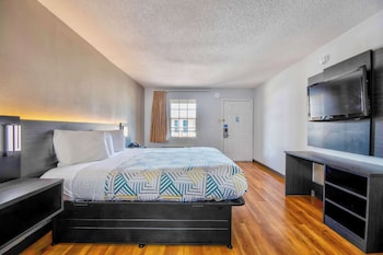 Standard Room, 1 King Bed, Smoking