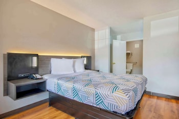 Standard Room, 1 Queen Bed, Accessible, Non Smoking