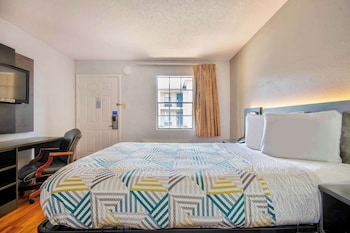 Standard Room, 1 King Bed, Accessible, Non Smoking