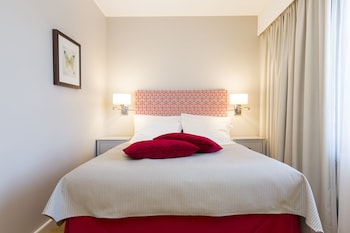 Standard Room (Queen)