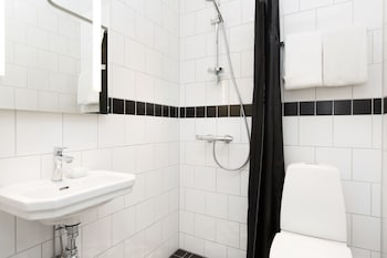 Standard Room (Queen)