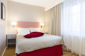 Standard Room (Queen)