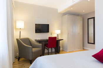 Standard Room (Queen)
