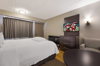 Premium Room, 1 King Bed (Upgraded Bedding & Snack, Smoke Free)
