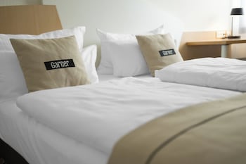 Standard Room, 1 Queen Bed