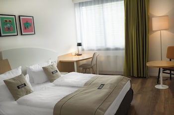 Standard Room, 1 Queen Bed