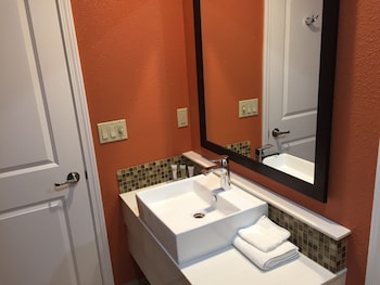 Suite, 1 King Bed, Non Smoking