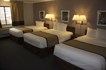 Room, Multiple Beds, Smoking (Mobility/Hearing/Roll-In Shower)