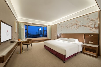 Premier Deluxe King Bed Room