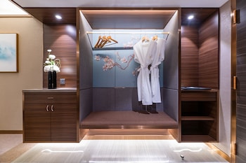 Premier Deluxe King Bed Room