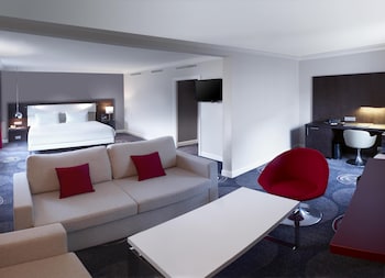 Family Room, 1 King Bed with Sofa bed