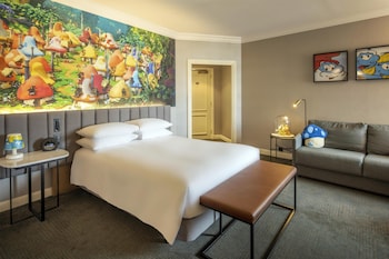 Family Room, 2 Queen Beds (Fun Smurf)
