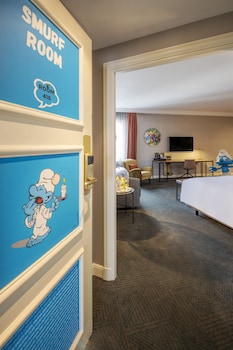 Family Room, 2 Queen Beds (Fun Smurf)