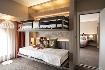 Family Room, Multiple Beds