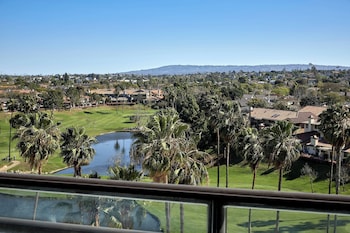 Room, 1 King Bed, Balcony, Golf View (Hearing Accessible)