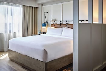 Room, 1 King Bed, Balcony, Golf View