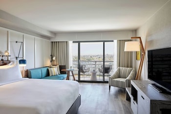 Room, 1 King Bed, Balcony, Golf View