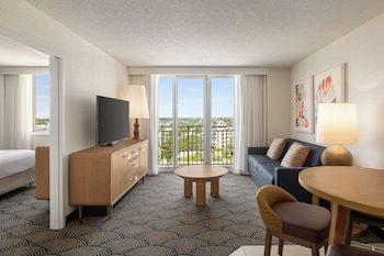 Suite, 1 King Bed, Sunset View, Accessible Bathtub, Sit Down Balcony