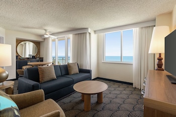 Deluxe Suite, 1 King Bed, Oceanfront, Corner Wraparound Balcony