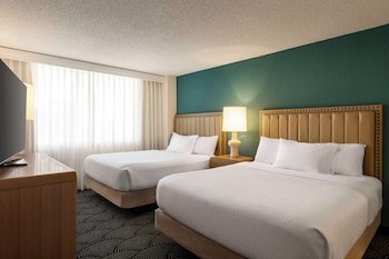 Suite, 2 Queen Beds, Sunset View, Juliet Balcony