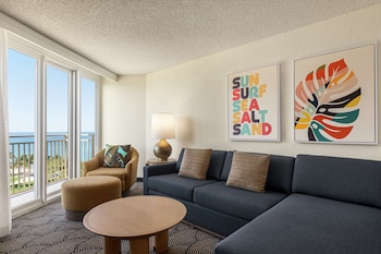 Suite, 1 King Bed, Partial Oceanview, Sit Down Balcony