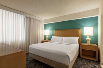 Suite, 1 King Bed, Sunset View