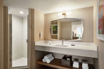 Suite, 2 Queen Beds, Oceanfront, Juliet Balcony
