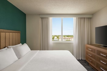 Suite, 1 King Bed, Sunset View, Accessible Bathtub, Sit Down Balcony