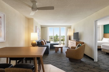 Suite, 2 Queen Beds, Sunset View, Juliet Balcony