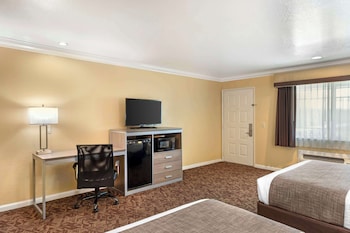 Standard Room, 2 Queen Beds, Non Smoking