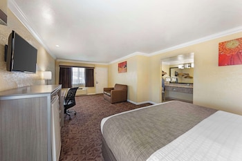 Standard Room, 1 Queen Bed, Accessible, Bathtub