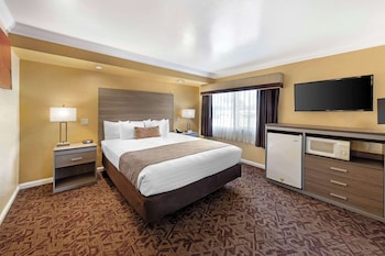 Standard Room, 1 Queen Bed, Accessible, Bathtub