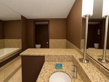 Suite, 1 King Bed, Balcony